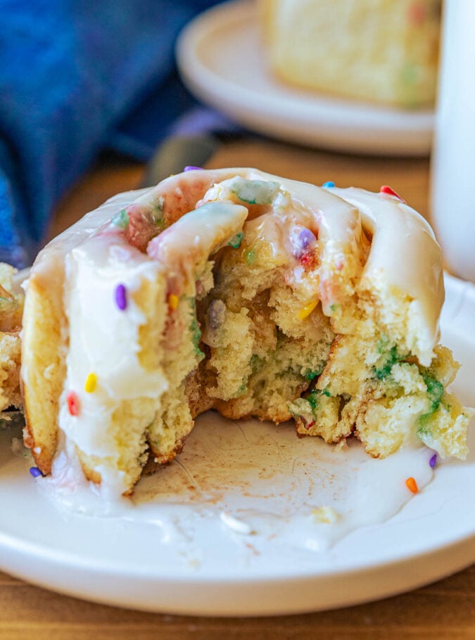 layers of cinnamon roll with cake batter flavor.