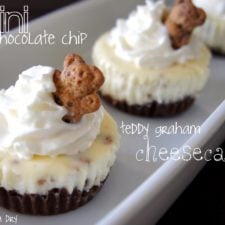 Cupcakes displayed on a plate with the title, "Mini Chocolate Chip Teddy Graham Cheesecakes"
