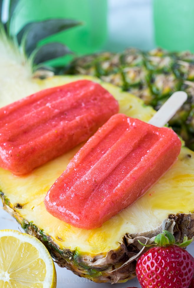 These Strawberry Pineapple Popsicles are SO EASY! Simple ingredients and so refreshing!