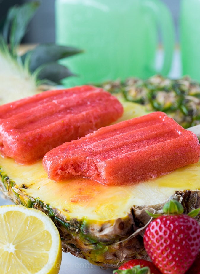 These Strawberry Pineapple Popsicles are SO EASY! Simple ingredients and so refreshing!