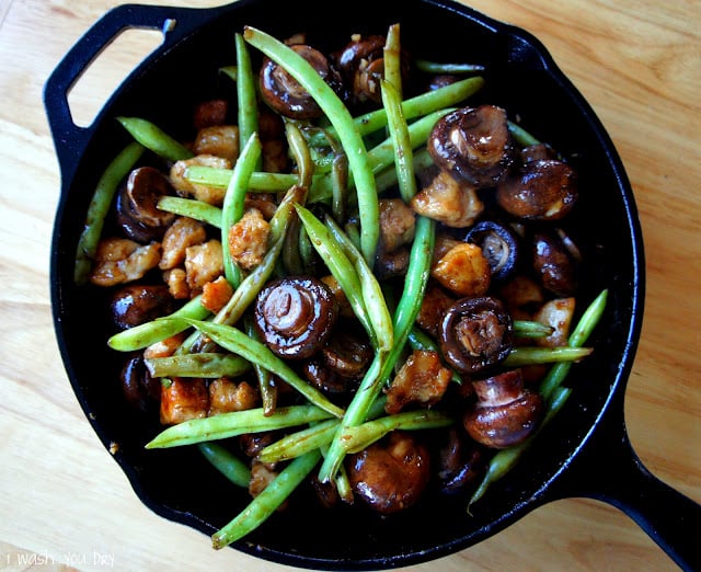 Chicken, mushrooms and green beans in a skillet. 