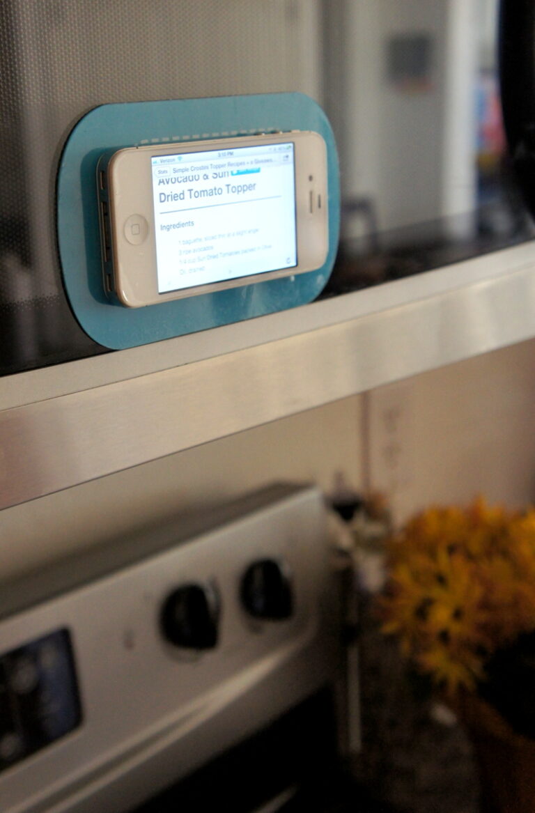 A phone sticking to a Stick UM on a microwave