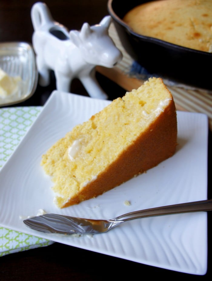 Simple Skillet Cornbread - Breads and Sweets