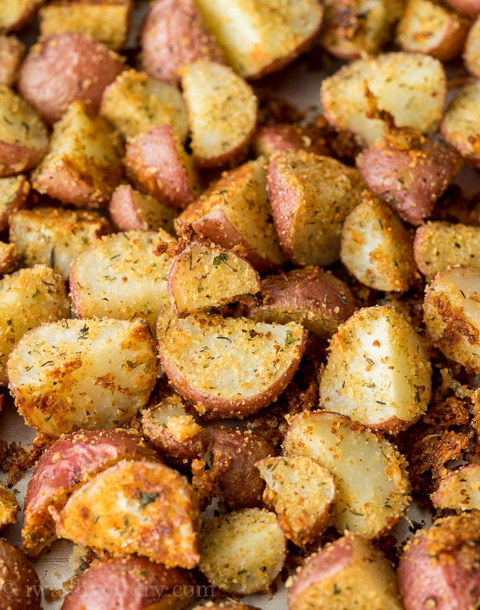 My whole family loves these super simple Parmesan Roasted Potatoes! 