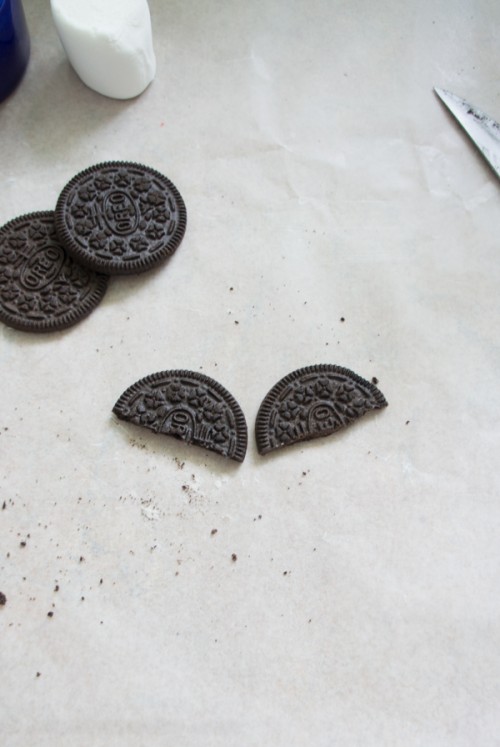 Showing an Oreo top split in half