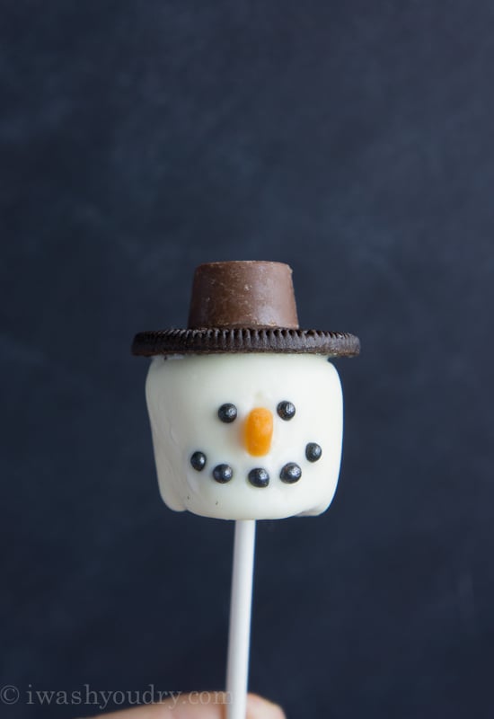 Frosty the Snowman Marshmallow Pops