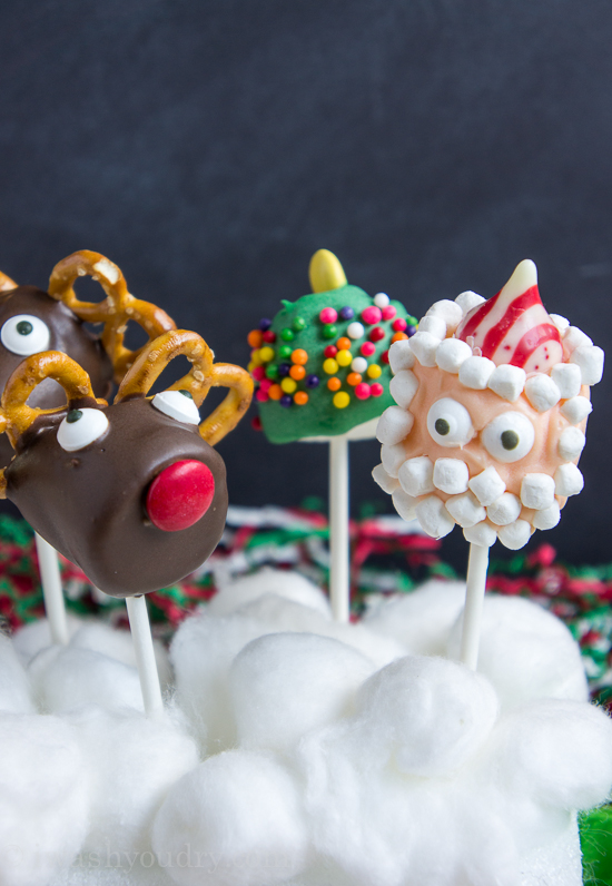 Christmas Marshmallow Pops