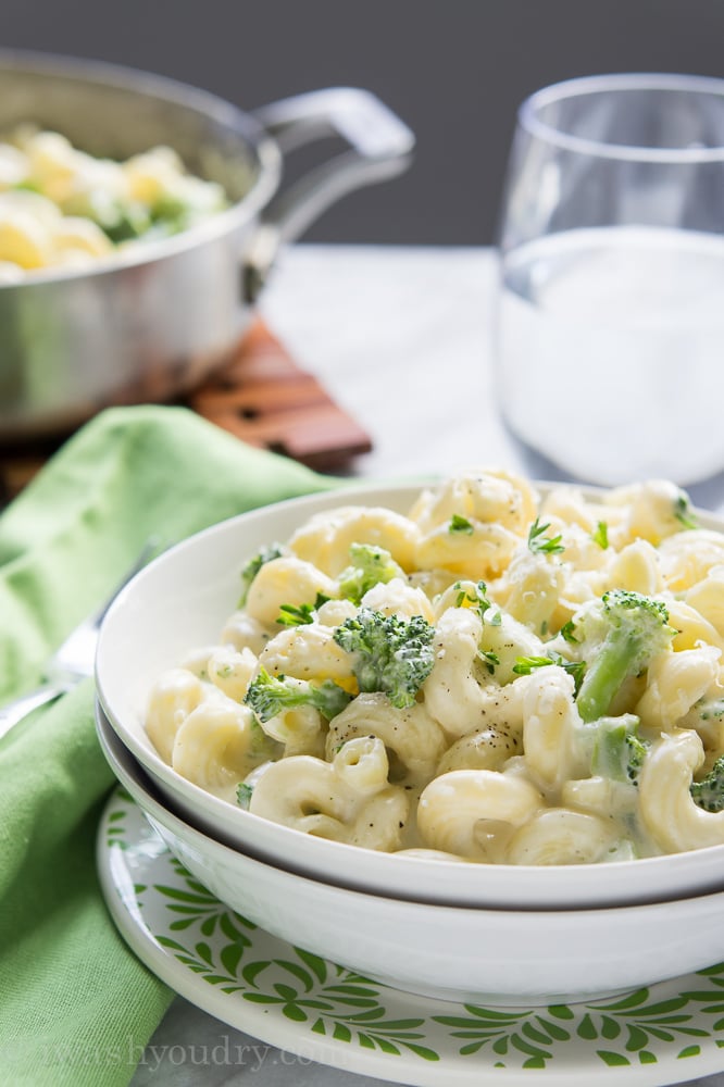 Creamy Alfredo Broccoli Mac and Cheese