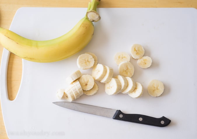 This Cutting Board Hack Makes Cleaning Up So Easy - Between Carpools