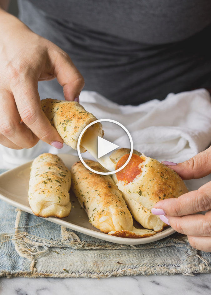 These Cheesy Pepperoni Pizza Sticks are so easy to make!