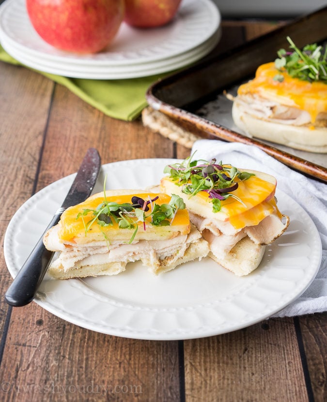 These Turkey Apple Cheddar Bagel Melts are super easy to whip up for a quick lunch, and are perfect for a group of friends too! 