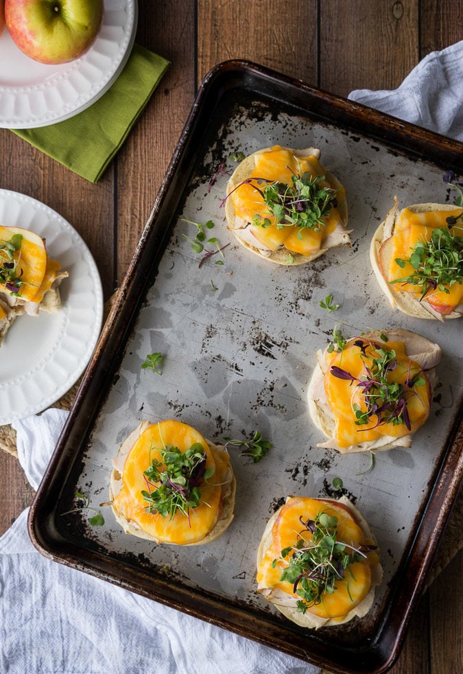 These Turkey Apple Cheddar Bagel Melts are super easy to whip up for a quick lunch, and are perfect for a group of friends too! 