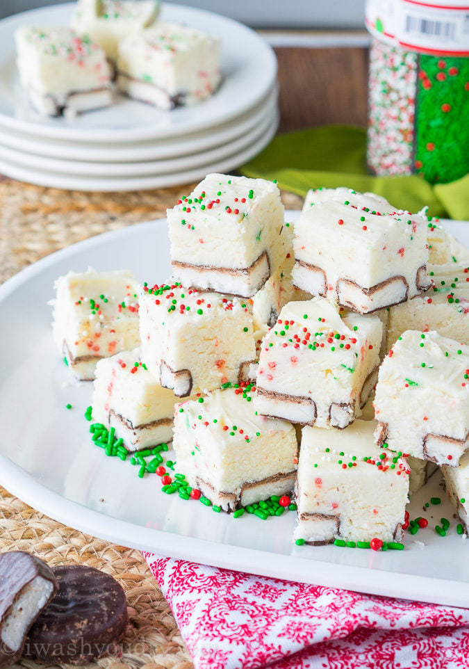 Oh my heavens! This White Chocolate Peppermint Pattie Fudge is ridiculously easy to make and tastes so so good! 
