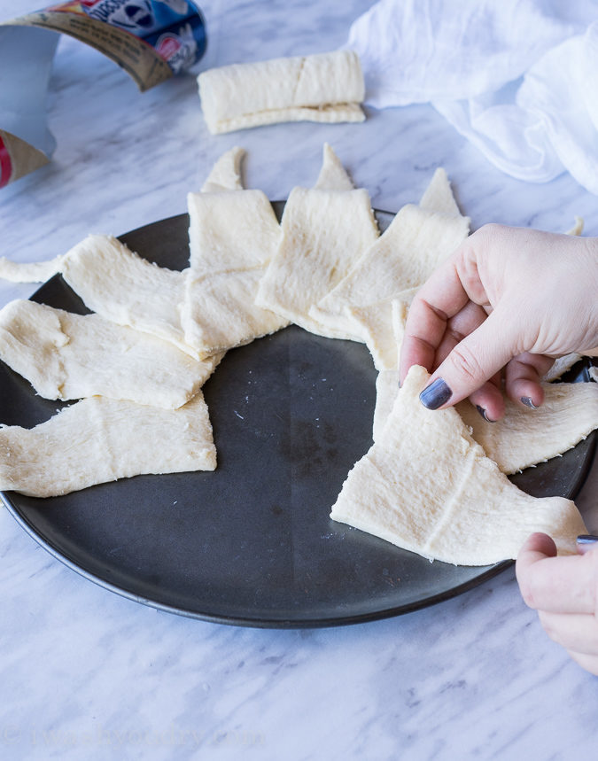 This Cheesy Spinach Jalapeño Crescent Ring is loaded with cream cheese, monterey jack cheese, spinach and diced pickled jalapeños. It's so easy to make and EVERYONE loves it! 