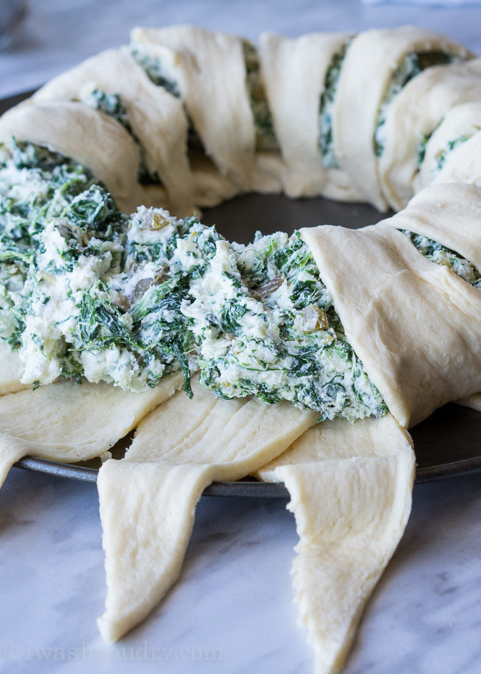 This Cheesy Spinach Jalapeño Crescent Ring is loaded with cream cheese, monterey jack cheese, spinach and diced pickled jalapeños. It's so easy to make and EVERYONE loves it! 