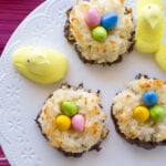 How adorable are these Chocolate Dipped Coconut Macaroon Easter Nests?! They're so easy to make too!