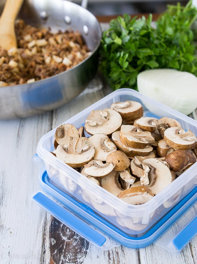These Zyliss Food Storage containers keep food up to 2 times fresher than other containers! Get 20% off with this discount code! Plus a Freezer friendly Bake Ziti recipe! 