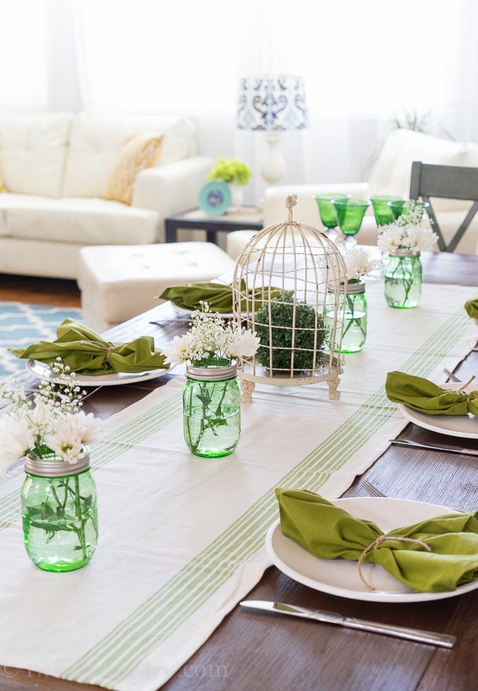 LOVE this gorgeous green table setting!