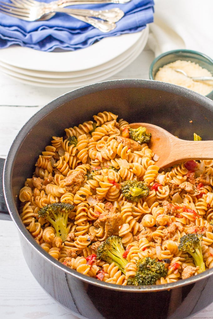 One pot pasta with sausage and broccoli - an easy all-in-one dinner!