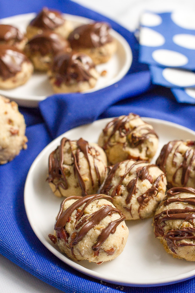 4-ingredient pecan balls (or 5, for a chocolate version!) make a great game day snack, appetizer or anytime treat!