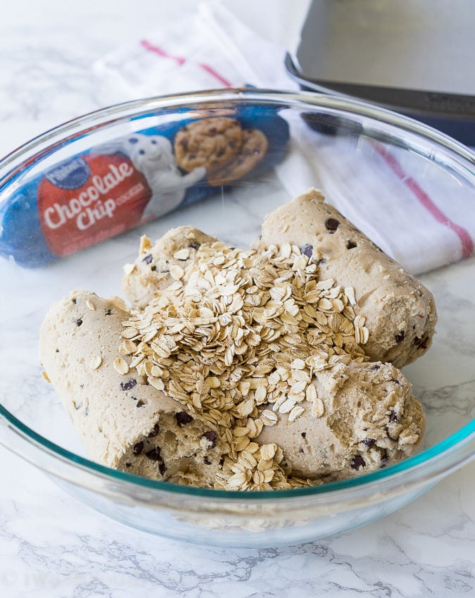 These Easy Salted Carmelitas are a super easy cookie bar recipe that's filled with caramel and only 7 ingredient! 