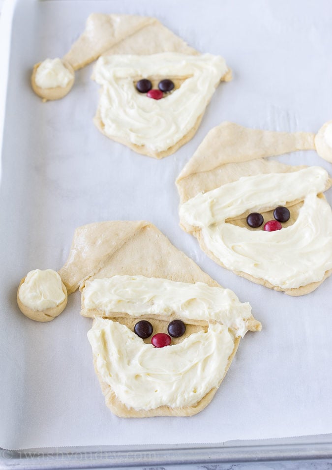 This Cream Cheese Santa Danish pastry is a super fun breakfast idea for Christmas! So easy!