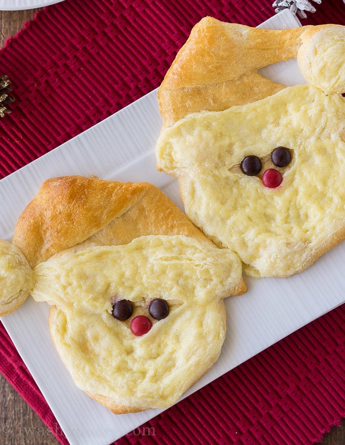 This Cream Cheese Santa Danish pastry is a super fun breakfast idea for Christmas! So easy!