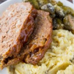 This Instant Pot Meatloaf Mashed Potatoes is a complete meal made in 20 minutes in your pressure cooker! So genius!