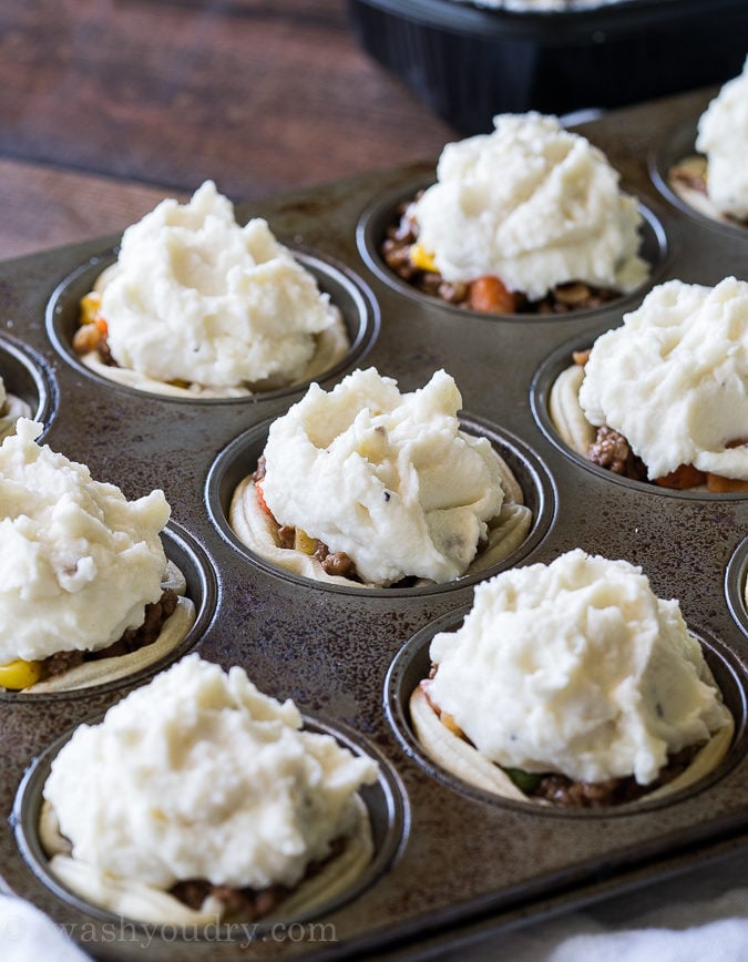 These super easy Mini Shepherd's Pot Pies Recipe is so easy that even your kids could make them! 