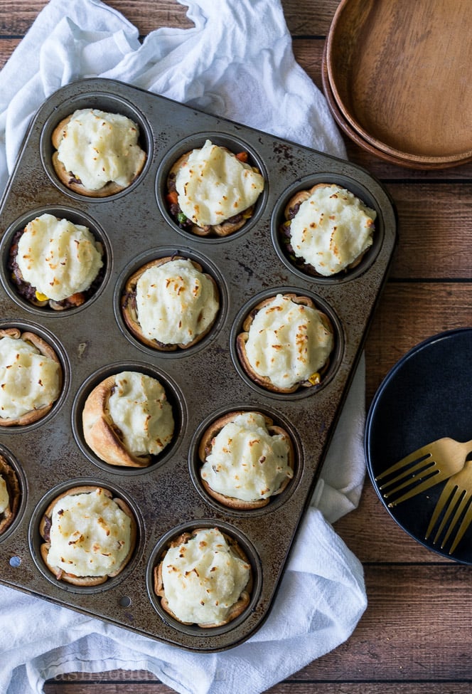 These super easy Mini Shepherd's Pot Pies Recipe is so easy that even your kids could make them! 