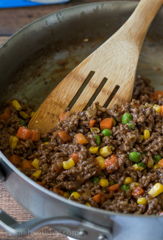 These super easy Mini Shepherd's Pot Pies Recipe is so easy that even your kids could make them! 