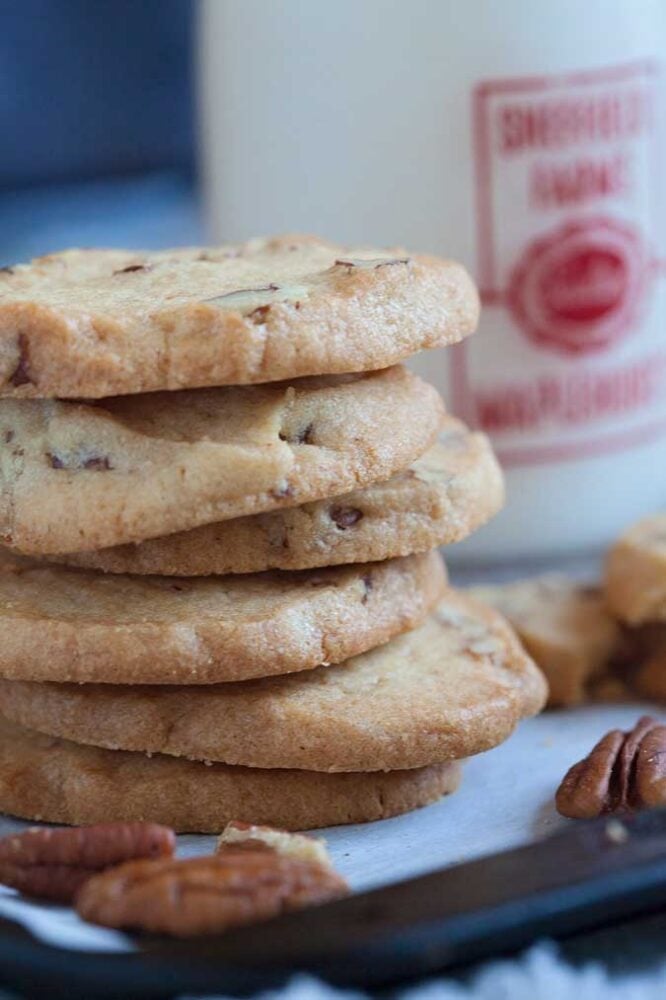 Looking for a crispy, versatile frozen cookie dough to dip, dunk or dress up? Vanilla Pecan Icebox Cookies are the perfect base for all kinds of desserts. 