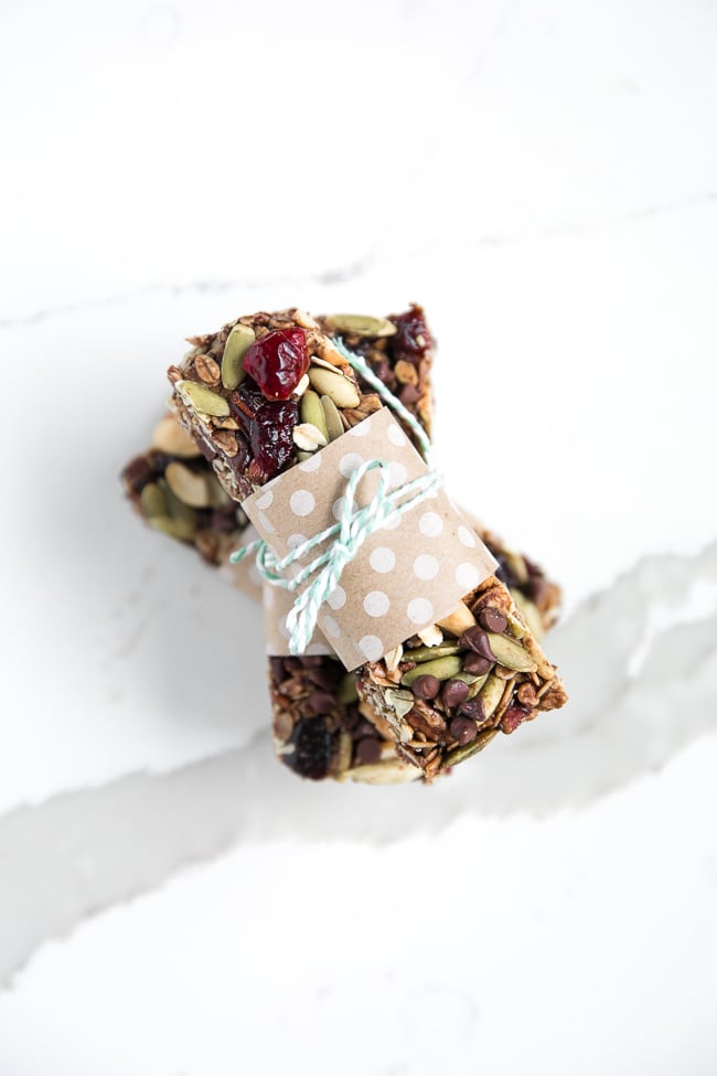 Pumpkin Spice Cranberry Granola Bars with Chocolate Chips- an easy homemade snack the whole family will love!