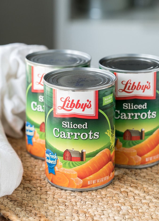 Me encanta usar zanahorias enlatadas en rodajas de Libby para hacer esta guarnición de verduras súper simple.'s canned sliced carrots to make this super simple veggie side dish!