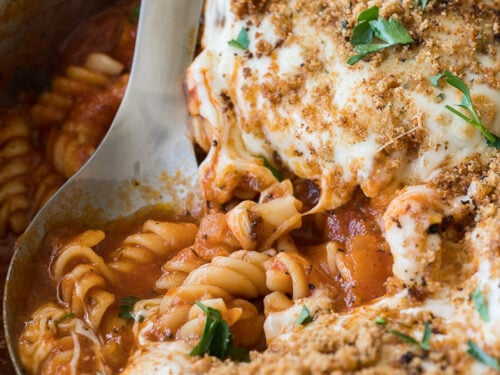 WOW! This One Skillet Chicken Parmesan Pasta was a total winner with my picky kids!