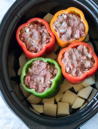 Everything cooks together in this Slow Cooker Meatloaf Stuffed Peppers with Mashed Potatoes! So genius!
