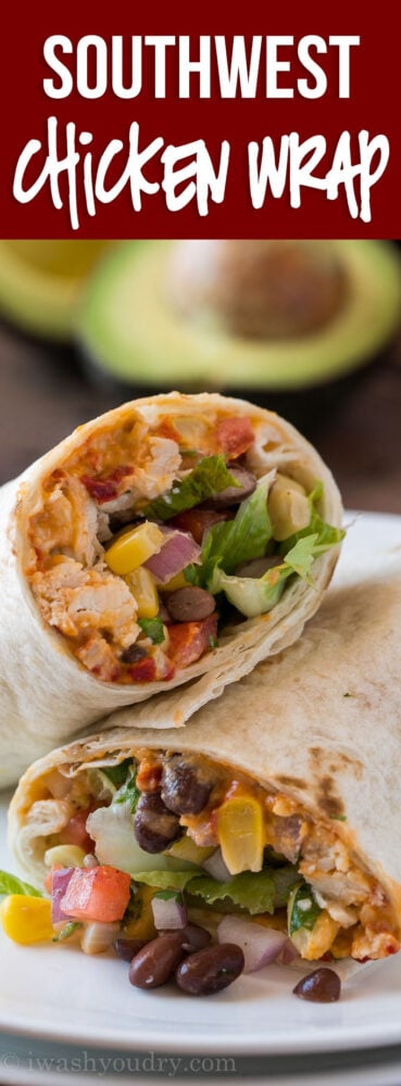 YUM! Jag är besatt av denna superlätta Southwest Chicken Hummus Wrap! Det är snabbt att göra och perfekt för att göra en enkel arbets-eller skollunch!