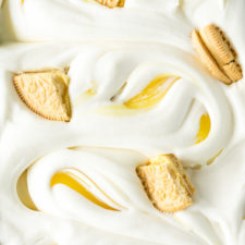 Close up of cream with vanilla sandwich cookies in it