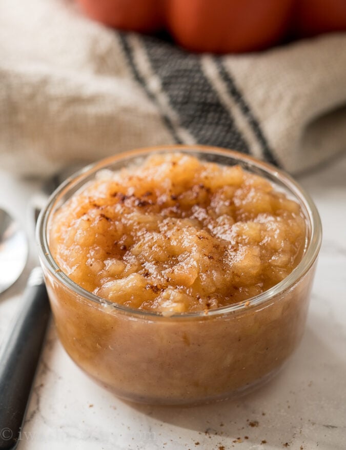 My kids loved this super easy Slow Cooker Spiced Apple Sauce! It's great for breakfast, lunches and desserts!