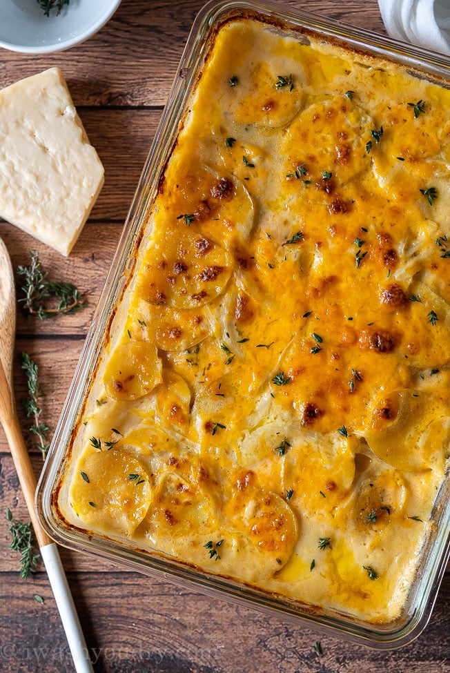 Easy Cheesy Scalloped Potatoes (Homemade 5-Ingredient Sauce!)