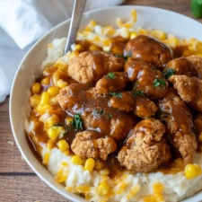 YUM! This Homestyle Mashed Potato Bowls are topped with crispy chicken and a delicious brown gravy! SO EASY!