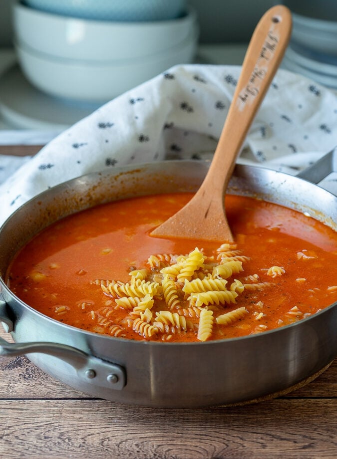 Super simple COPY CAT Cheeseburger Pasta Skillet! The noodles get cooked right in the same pan as everything else!