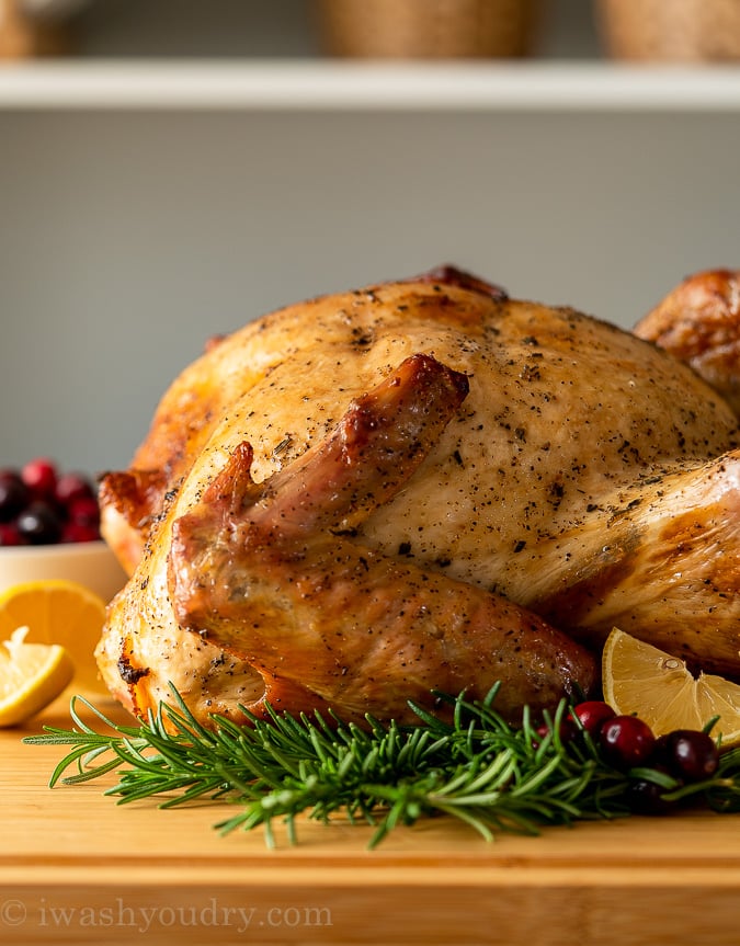 Perfectly roasted Turkey with juicy meat, using a dry brine method!