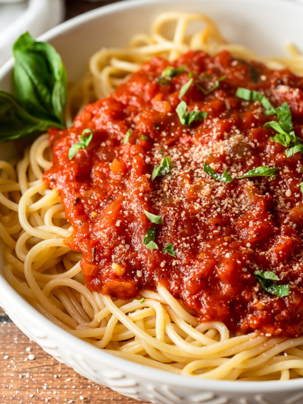 Easy Marinara Sauce Recipe with fresh basil