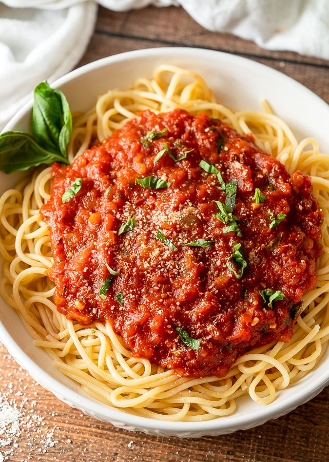 Top your freshly cooked pasta with this easy Homemade Marinara Sauce that's filled with rich tomatoes, garlic and basil!