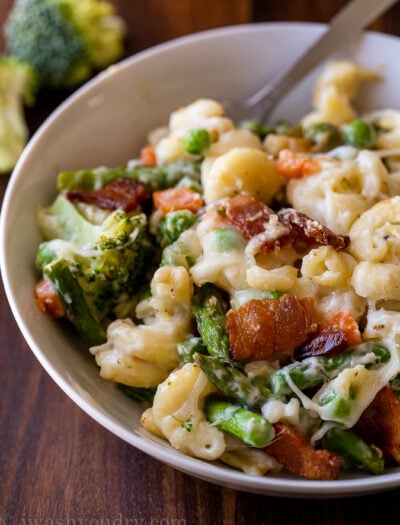 Big bowl full of veggie macaroni and cheese with bacon