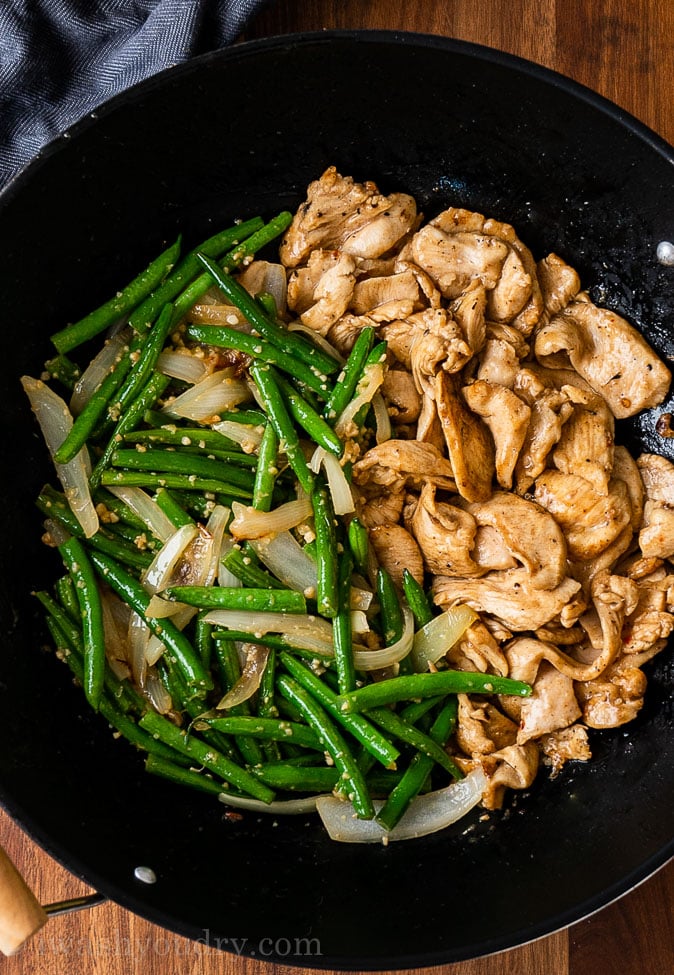 green beans and chicken in wok