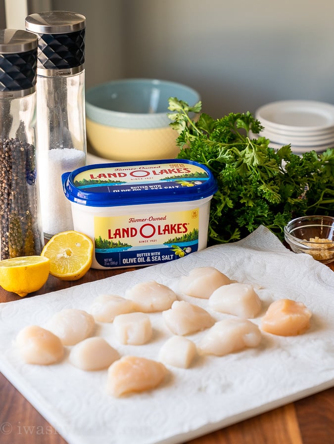 ingredients for searing scallops on table