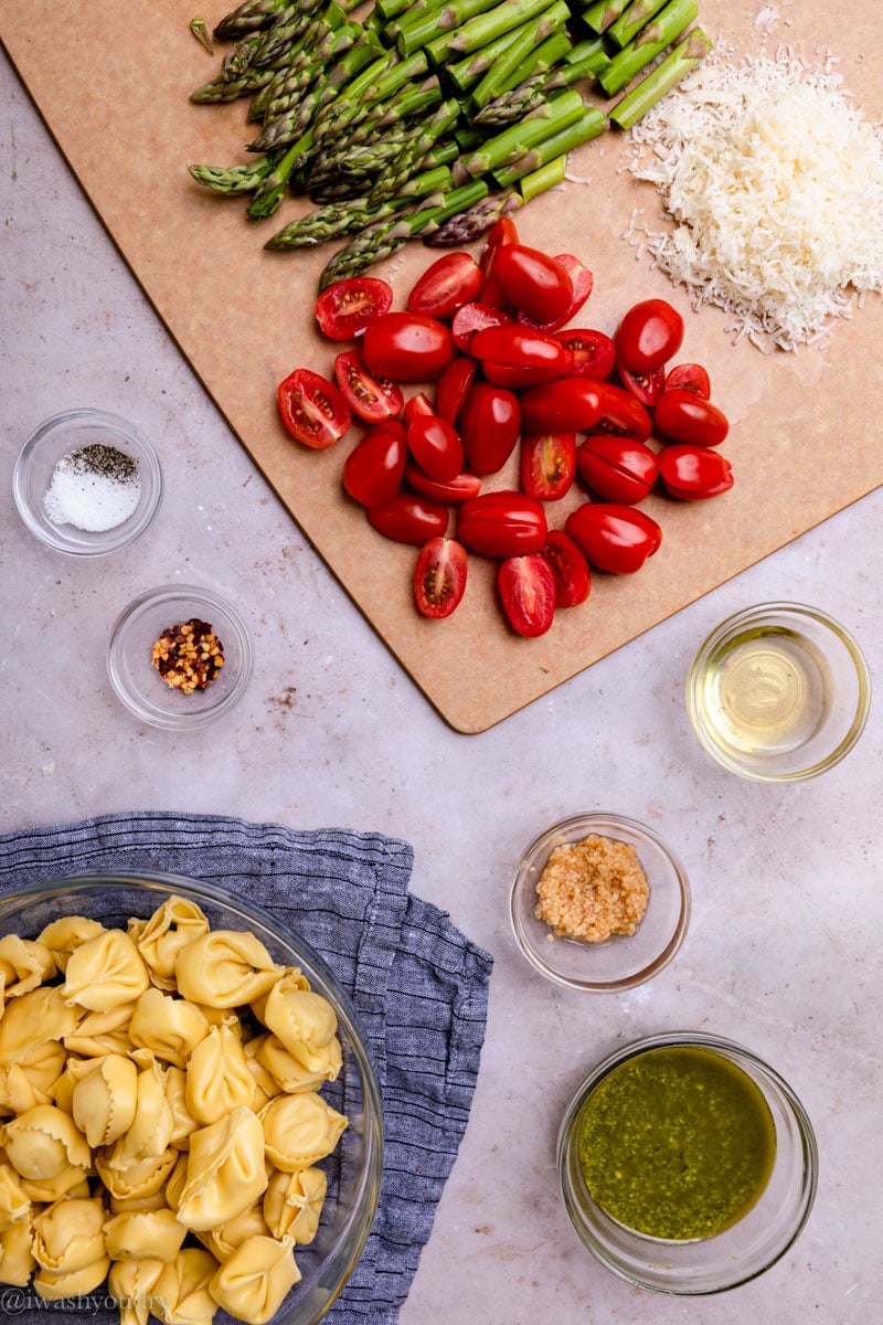 Ingredients for Tortellini with pesto Pan-fried asparagus