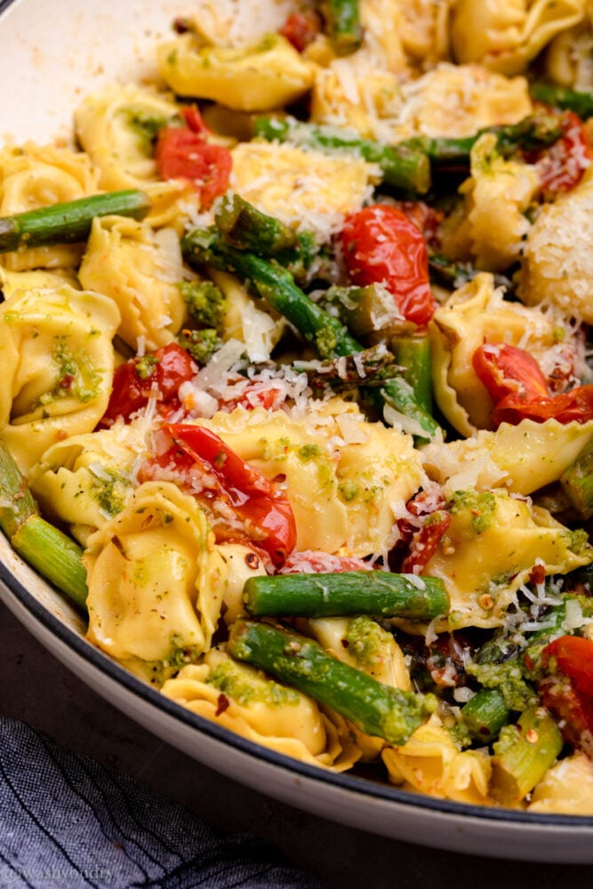 tortellini pasta with asparagus and tomatoes